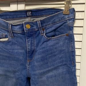 Gap True Skinny Jeans. Size 28